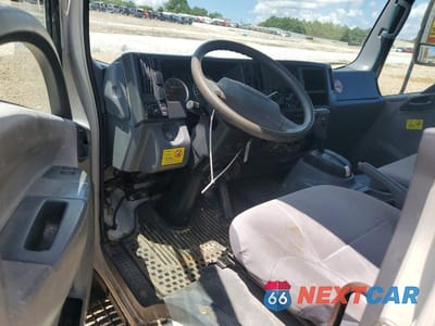 Zdjęcie 8 z 13 samochodu: 2016 ISUZU NPR BOX TRUCK VIN:JALB4W171G7F01221 - miniatura