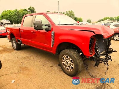 Czwarte zdjęcie samochodu z boku: 2023 FORD F250 SUPER DUTY VIN:1FT8W2BN8PED88193 - miniatura