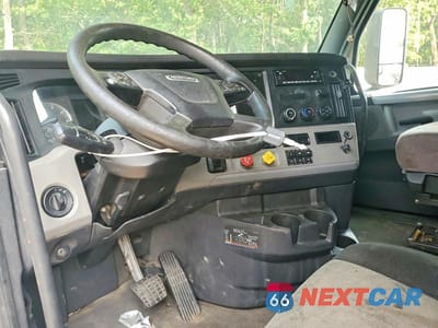 Zdjęcie 8 z 14 samochodu: 2018 FREIGHTLINER CASCADIA 126 SEMI TRUCK VIN:3AKJHHDR5JSJR0332 - miniatura