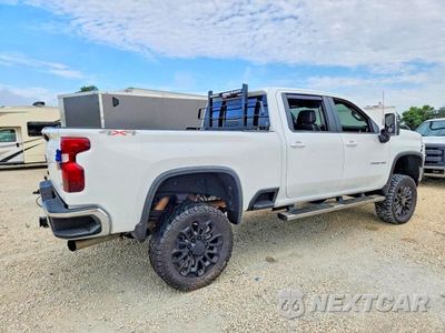Trzecie zdjęcie samochodu z tyłu: 2020 CHEVROLET K2500 SILVERADO VIN:1GC4YNEY1LF340815 - miniatura