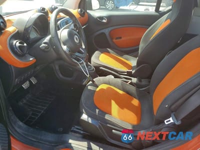 Zdjęcie 7 z 12 samochodu: 2016 SMART FORTWO VIN:WMEFJ5DA3GK068848 - miniatura