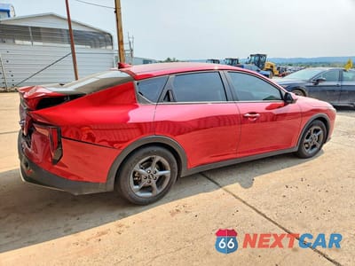 Trzecie zdjęcie samochodu z tyłu: 2025 KIA K4 LXS VIN:3KPFT4DE7SE207770 - miniatura