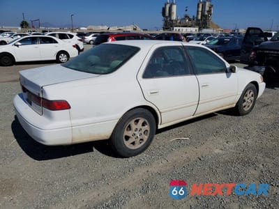 Trzecie zdjęcie samochodu z tyłu: 1998 TOYOTA CAMRY LE VIN:JT2BG22K4W0116477 - miniatura