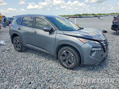 Czwarte zdjęcie samochodu z boku: 2025 NISSAN ROGUE SV VIN:5N1BT3BA0SC861585 - miniatura