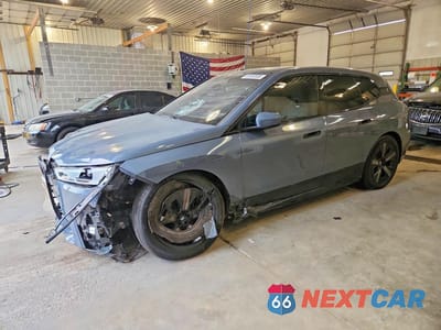 2023 BMW IX WB533CF07PCM48172 - główne zdjęcie licytacji z USA - miniatura