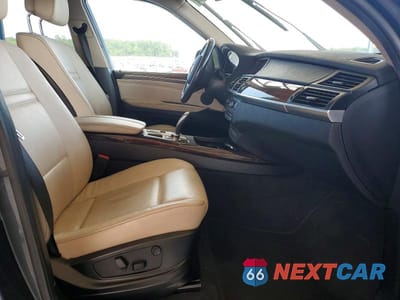 Zdjęcie 7 z 12 samochodu: 2013 BMW X5 XDRIVE35I VIN:5UXZV4C5XD0E10416 - miniatura
