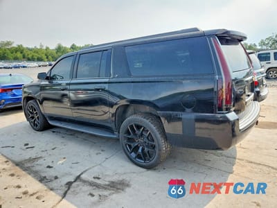 Drugie zdjęcie samochodu z przodu: 2019 CHEVROLET SUBURBAN K1500 LT VIN:1GNSKHKCXKR113663 - miniatura