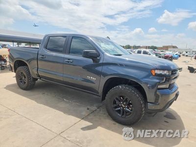 Czwarte zdjęcie samochodu z boku: 2020 CHEVROLET SILVERADO C1500 RST VIN:3GCPWDED1LG359535 - miniatura