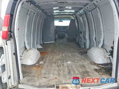 Zdjęcie 10 z 13 samochodu: 2018 CHEVROLET EXPRESS 2500 CARGO EXT DELIVERY VAN VIN:1GCWGBFP0J1265552 - miniatura