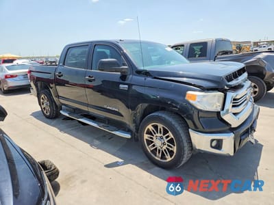 Czwarte zdjęcie samochodu z boku: 2016 TOYOTA TUNDRA CREWMAX SR5 VIN:5TFEW5F1XGX198556 - miniatura