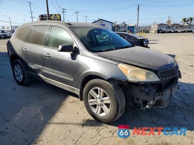Czwarte zdjęcie samochodu z boku: 2011 CHEVROLET TRAVERSE LS VIN:1GNKRFEDXBJ335042 - miniatura