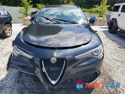 Piąte zdjęcie samochodu w środku: 2018 ALFA ROMEO STELVIO TI SPORT VIN:ZASFAKNN5J7B66957 - miniatura
