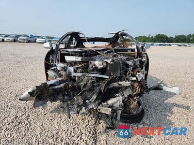 Piąte zdjęcie samochodu w środku: 2015 TESLA MODEL S P85D VIN:5YJSA1H43FF091908 - miniatura