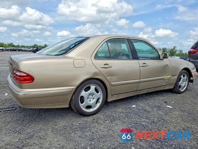 Trzecie zdjęcie samochodu z tyłu: 2000 MERCEDES-BENZ E 430 VIN:WDBJF70J4YB010436 - miniatura