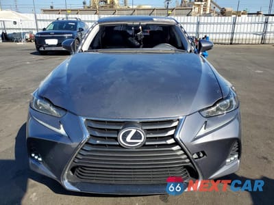 Piąte zdjęcie samochodu w środku: 2020 LEXUS IS 300 VIN:JTHAA1D22L5108709 - miniatura