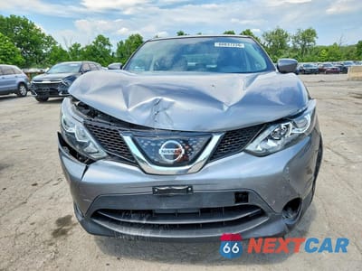 Piąte zdjęcie samochodu w środku: 2018 NISSAN ROGUE SPORT S VIN:JN1BJ1CR6JW269093 - miniatura