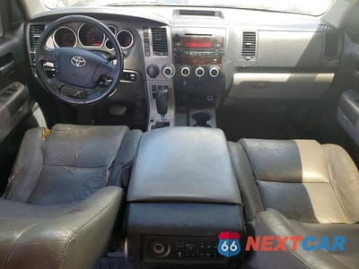 Zdjęcie 8 z 13 samochodu: 2011 TOYOTA SEQUOIA SR5 VIN:5TDZY5G18BS034800 - miniatura