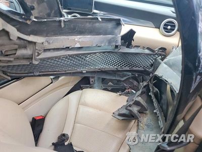 Zdjęcie 12 z 13 samochodu: 2015 MERCEDES-BENZ C 300 4MATIC VIN:55SWF4KB1FU006185 - miniatura