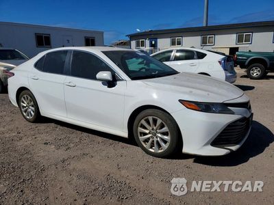 Czwarte zdjęcie samochodu z boku: 2018 TOYOTA CAMRY L VIN:4T1B11HK8JU028670 - miniatura