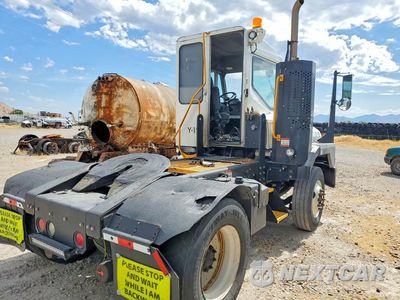Trzecie zdjęcie samochodu z tyłu: 2022 KALMAR OTTAWA T2 YARD TRUCK VIN:11VJ813A2NA000421 - miniatura