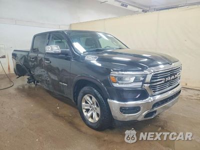 Czwarte zdjęcie samochodu z boku: 2019 RAM 1500 LARAMIE VIN:1C6SRFJT4KN504848 - miniatura