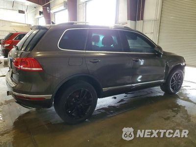 Trzecie zdjęcie samochodu z tyłu: 2015 VOLKSWAGEN TOUAREG V6 VIN:WVGEF9BP8FD006824 - miniatura