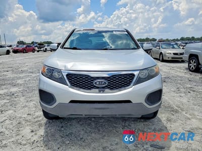 Piąte zdjęcie samochodu w środku: 2013 KIA SORENTO LX VIN:5XYKT3A18DG378303 - miniatura