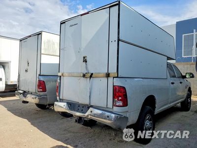 Trzecie zdjęcie samochodu z tyłu: 2018 RAM 2500 ST VIN:3C6UR5HJ1JG358410 - miniatura
