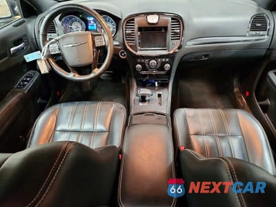 Zdjęcie 8 z 12 samochodu: 2014 CHRYSLER 300 S VIN:2C3CCABG4EH119813 - miniatura