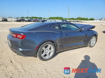 Trzecie zdjęcie samochodu z tyłu: 2021 CHEVROLET CAMARO LS VIN:1G1FB1RX9M0107850 - miniatura