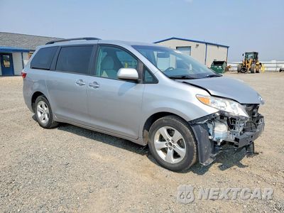Czwarte zdjęcie samochodu z boku: 2017 TOYOTA SIENNA LE VIN:5TDKZ3DC7HS838703 - miniatura