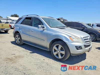 Czwarte zdjęcie samochodu z boku: 2011 MERCEDES-BENZ ML 350 4MATIC VIN:4JGBB8GB1BA730730 - miniatura