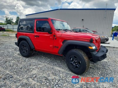 Czwarte zdjęcie samochodu z boku: 2022 JEEP WRANGLER SPORT VIN:1C4HJXAG7NW235035 - miniatura