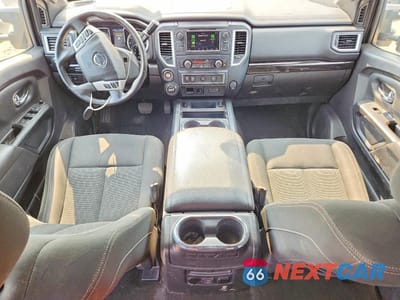 Zdjęcie 8 z 12 samochodu: 2019 NISSAN TITAN XD SV VIN:1N6BA1F4XKN512177 - miniatura