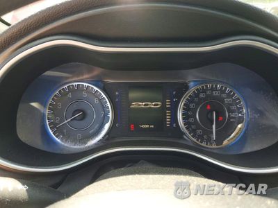 Zdjęcie 9 z 12 samochodu: 2015 CHRYSLER 200 LIMITED VIN:1C3CCCAB0FN700204 - miniatura