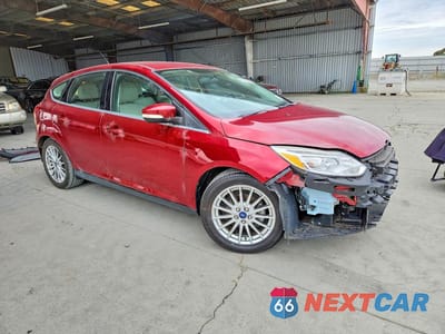 Czwarte zdjęcie samochodu z boku: 2015 FORD FOCUS BEV VIN:1FADP3R43FL222095 - miniatura