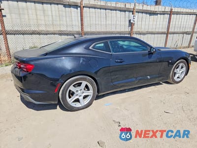 Trzecie zdjęcie samochodu z tyłu: 2019 CHEVROLET CAMARO LS VIN:1G1FB1RS2K0105469 - miniatura