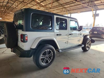 Trzecie zdjęcie samochodu z tyłu: 2023 JEEP WRANGLER SAHARA VIN:1C4HJXEN2PW693027 - miniatura