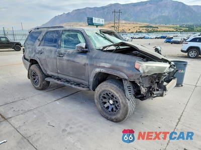 Czwarte zdjęcie samochodu z boku: 2019 TOYOTA 4RUNNER TRD OFF-ROAD VIN:JTEBU5JR0K5659351 - miniatura
