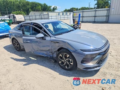 Czwarte zdjęcie samochodu z boku: 2025 HYUNDAI SONATA SEL VIN:KMHL64JA5SA436636 - miniatura