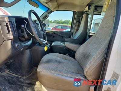 Zdjęcie 7 z 13 samochodu: 2017 GMC SAVANA G2500 VIN:1GTW7AFF8H1915630 - miniatura