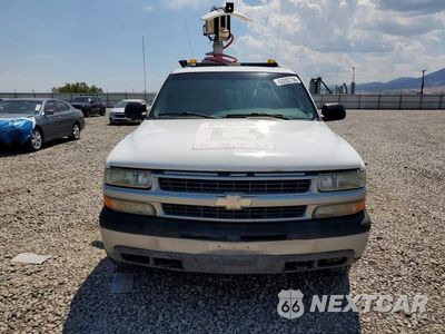 Piąte zdjęcie samochodu w środku: 2005 CHEVROLET SUBURBAN K2500 VIN:3GNGK26U75G262333 - miniatura