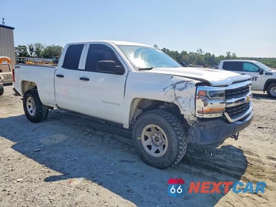 Czwarte zdjęcie samochodu z boku: 2018 CHEVROLET SILVERADO K1500 VIN:1GCVKNEH7JZ333353 - miniatura