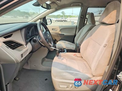 Zdjęcie 7 z 13 samochodu: 2019 TOYOTA SIENNA LE VIN:5TDKZ3DC4KS999713 - miniatura