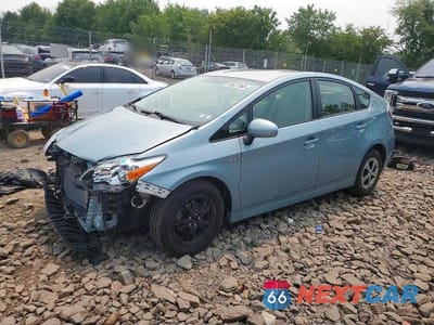 2015 TOYOTA PRIUS THREE JTDKN3DU3F1982909 - główne zdjęcie licytacji z USA - miniatura