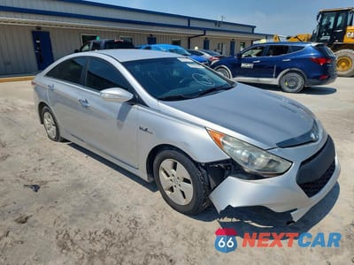 Czwarte zdjęcie samochodu z boku: 2011 HYUNDAI SONATA HYBRID VIN:KMHEC4A46BA004567 - miniatura