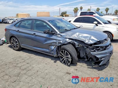 Czwarte zdjęcie samochodu z boku: 2025 VOLKSWAGEN JETTA SPORT VIN:3VWBX7BU9SM074236 - miniatura