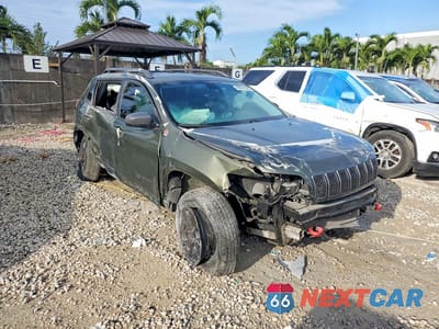 Czwarte zdjęcie samochodu z boku: 2019 JEEP CHEROKEE TRAILHAWK VIN:1C4PJMBX5KD169410 - miniatura