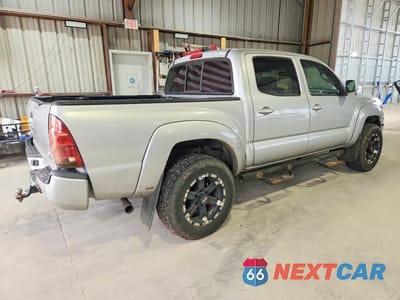 Trzecie zdjęcie samochodu z tyłu: 2006 TOYOTA TACOMA DOUBLE CAB PRERUNNER VIN:5TEJU62N26Z249770 - miniatura