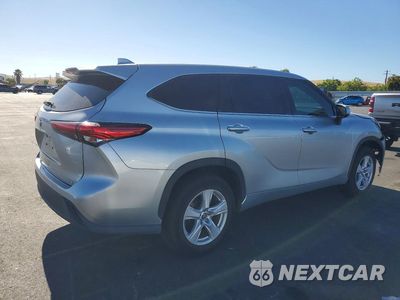 Trzecie zdjęcie samochodu z tyłu: 2021 TOYOTA HIGHLANDER LE VIN:5TDZZRAH0MS081249 - miniatura